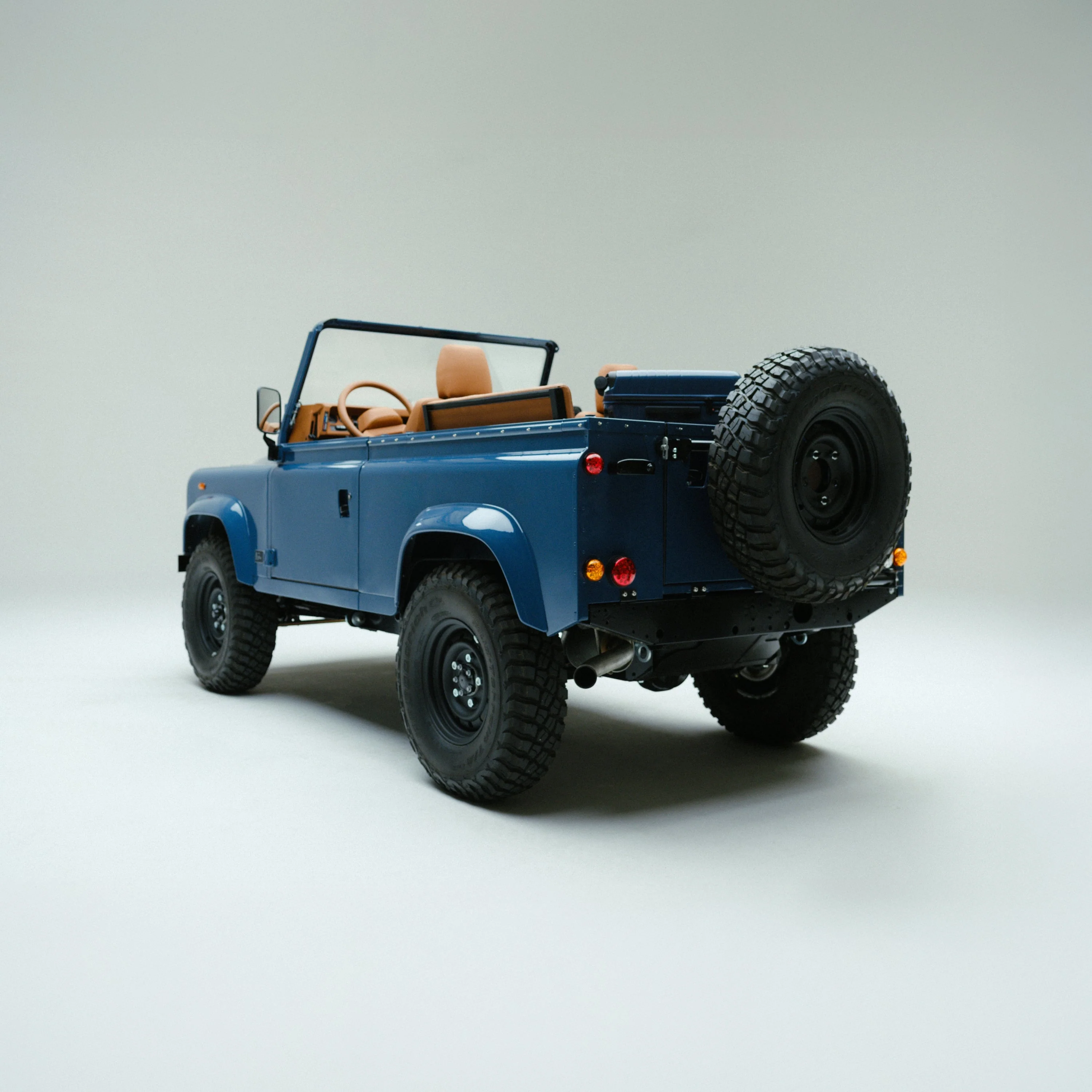 Monos × Brooklyn Coachworks Land Rover Defender 90 - Image 3